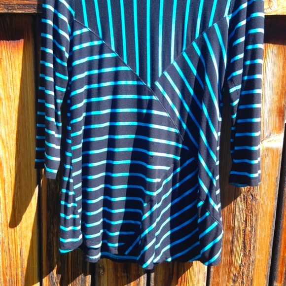 Cable and Gauge Teal striped Geo. Shirt - Picture 3 of 8